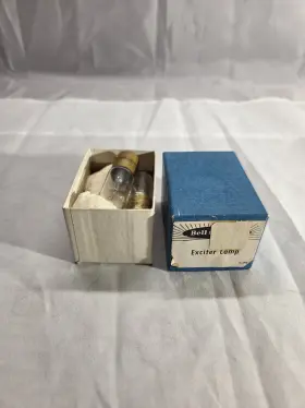 12134 Bell And Howell Exciter Lamp 4-volt .75 Amp .for Filmosounds Other Than 185 2 Lot