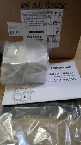 Et-laa110 Panasonic Oem Replacement Lamp W Housing For Projector